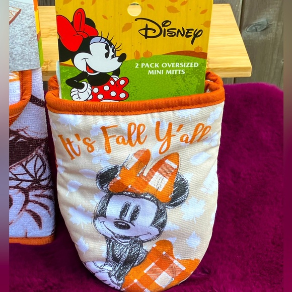 Mickey & Minnie Mouse Kitchen Linens Set. - Picture 5 of 5